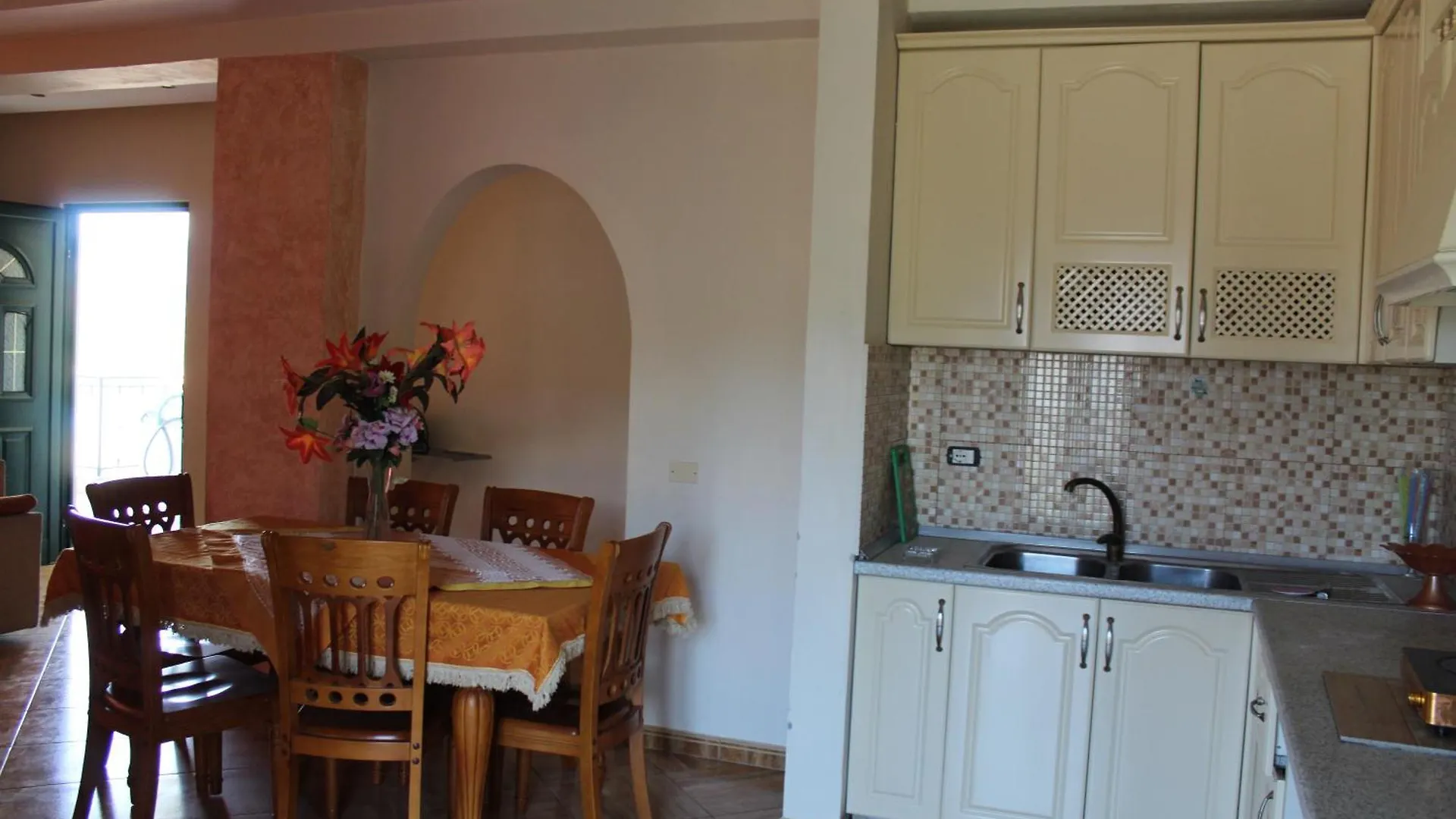 Hotel Vangjeli Orikum 0*,  Albânia
