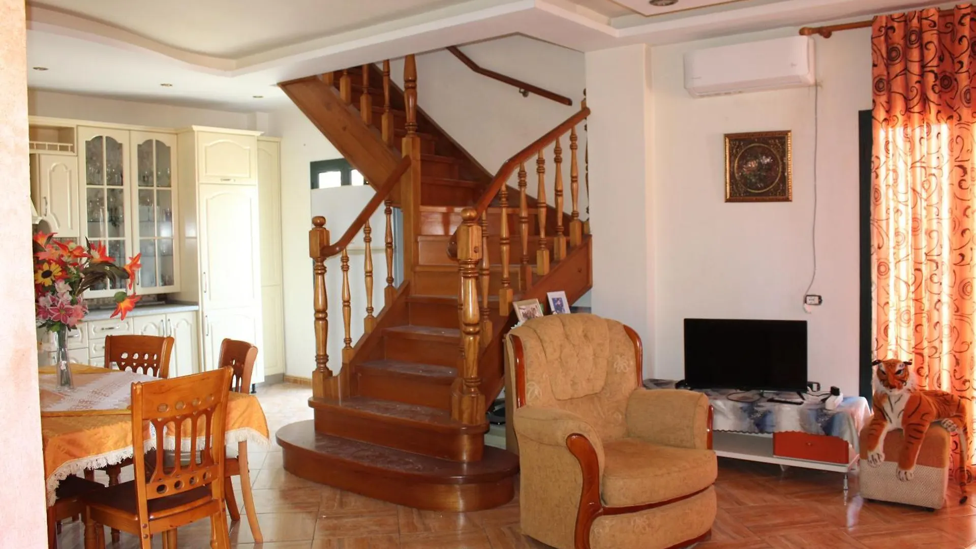 Hotel Vangjeli Orikum 0*,