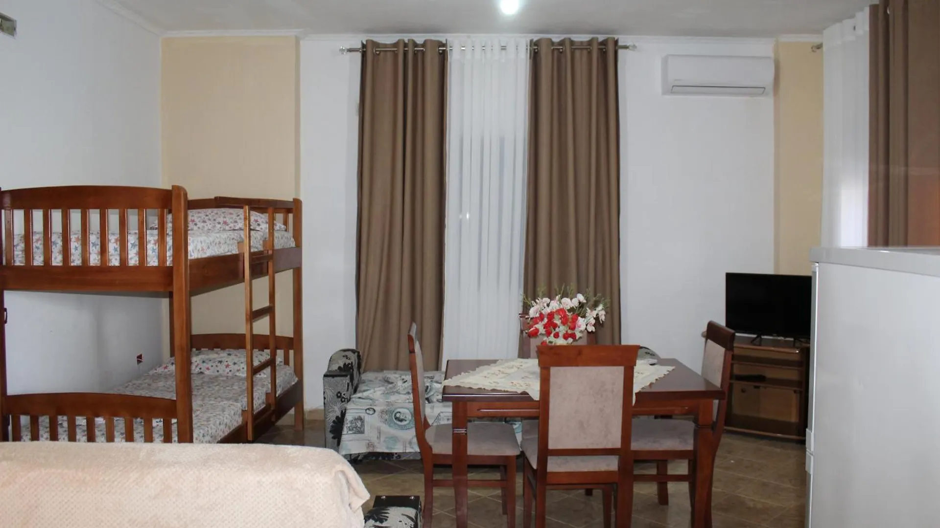 Hotel Vangjeli Orikum Apartamento
