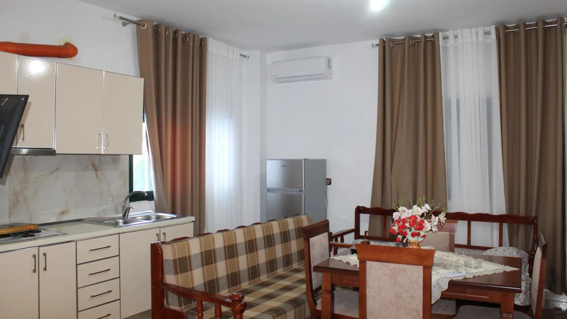 Hotel Vangjeli Orikum 0*,